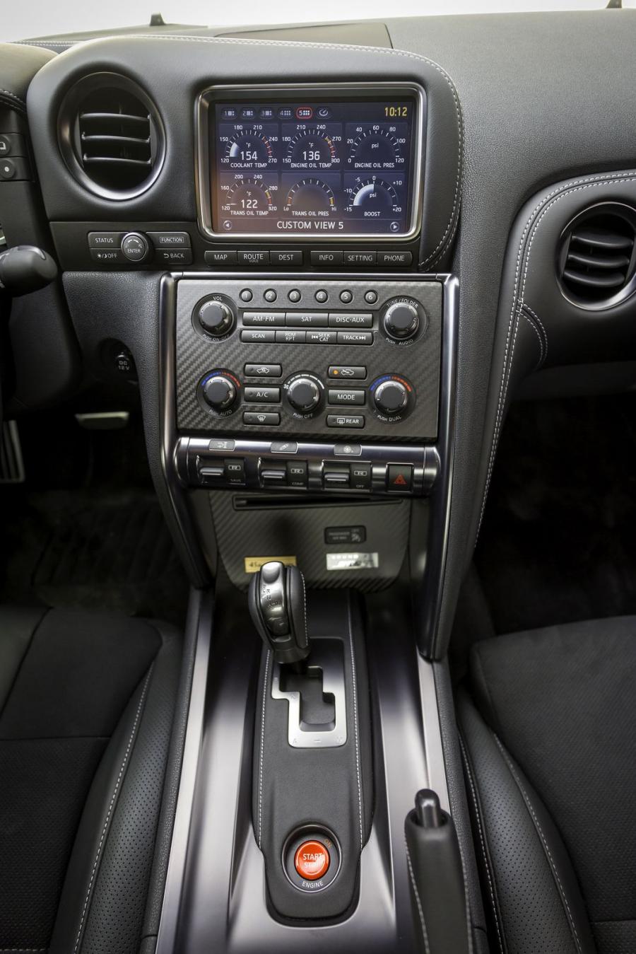  Nissan GT-R 45th Anniversary Gold Edition 2015 года  (фото 20 из 22)